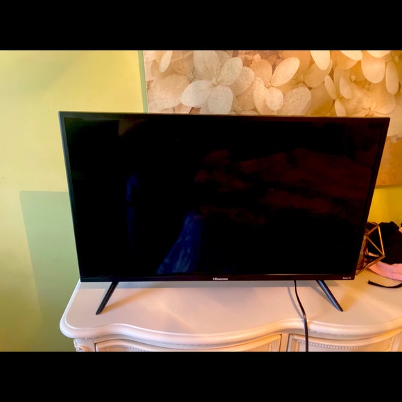 Roku Tv - Picture 1 of 3